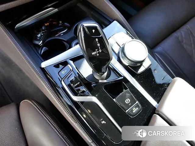 BMW 5 Series (G30) 2022 Белый из Кореи, фото 2