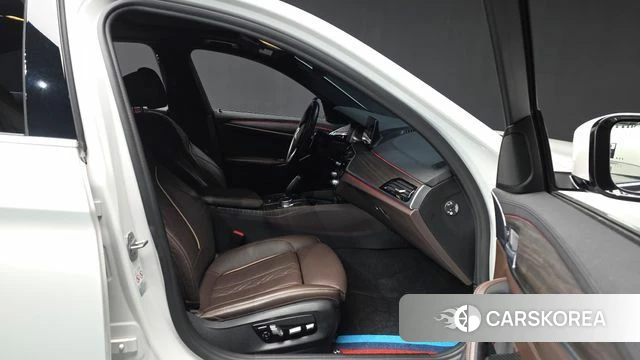 BMW 5 Series (G30) 2020 Белый из Кореи, фото 2