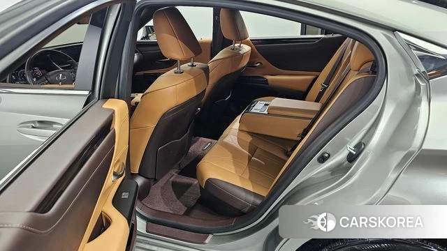 Lexus ES300h 7th generation 2021 Золотой из Кореи, фото 2