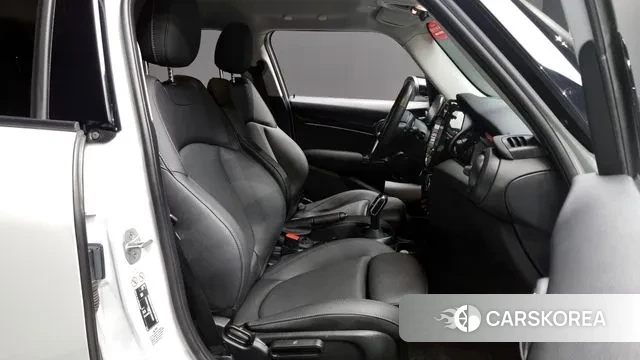 Mini Cooper 2023 Белый из Кореи, фото 2