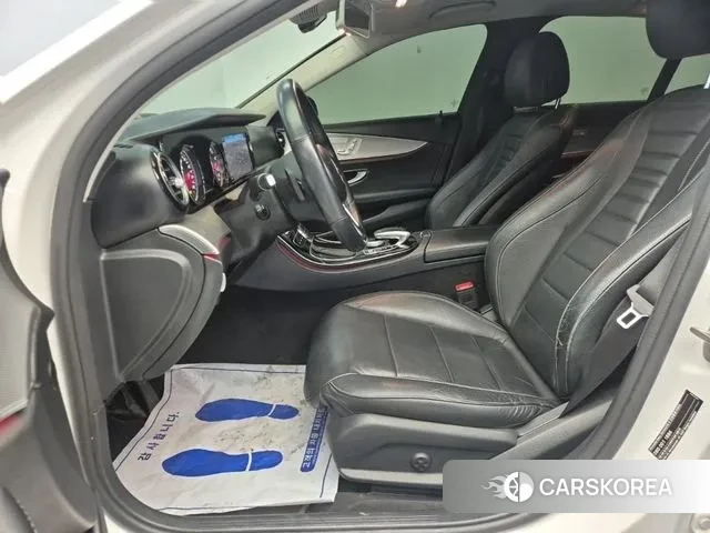 Mercedes-Benz E-Class W213 2018 Белый из Кореи, фото 2