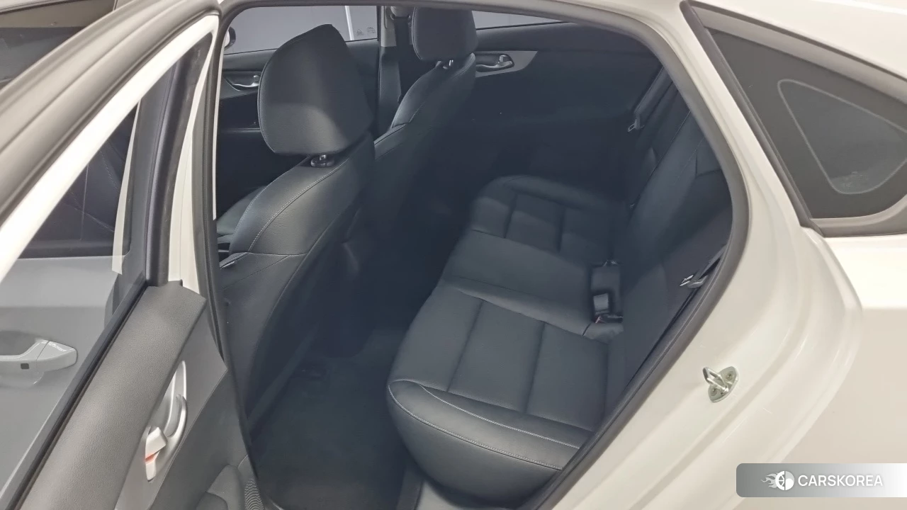 Kia The New K3 2nd generation 2021 Белый из Кореи, фото 2
