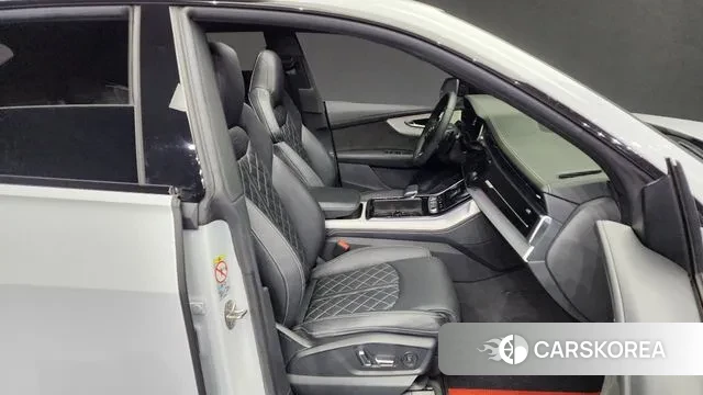 Audi Q8 (4M) 2022 Белый из Кореи, фото 2