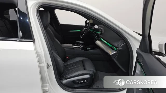 BMW 5 Series (G60) 2024 Белый из Кореи, фото 2