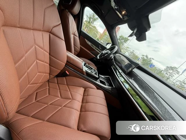 BMW 7 series 2024 Черный из Китая, фото 2