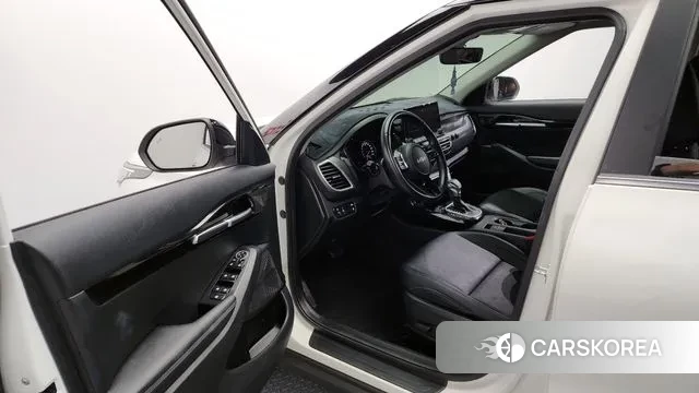 Kia Seltos 2022 Белый из Кореи, фото 2