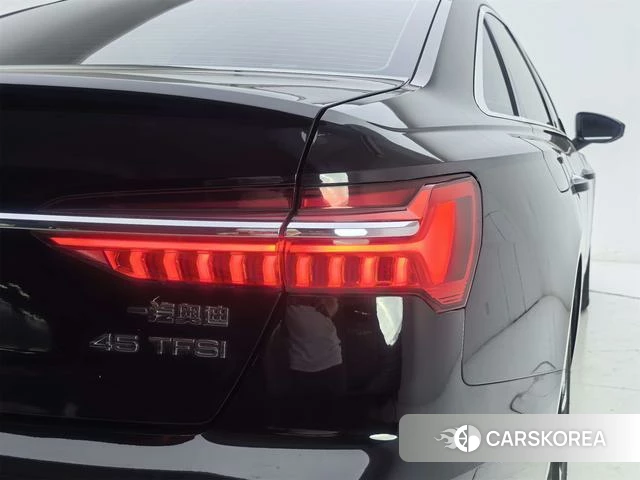 Audi A6L 2021 Черный из Китая, фото 2