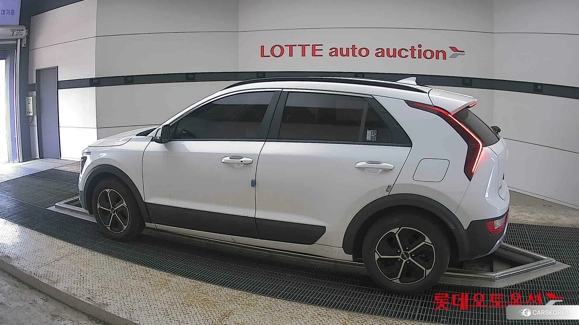 Kia Niro Hybrid 2022 Snow White Pearl (optional) из Кореи, фото 2