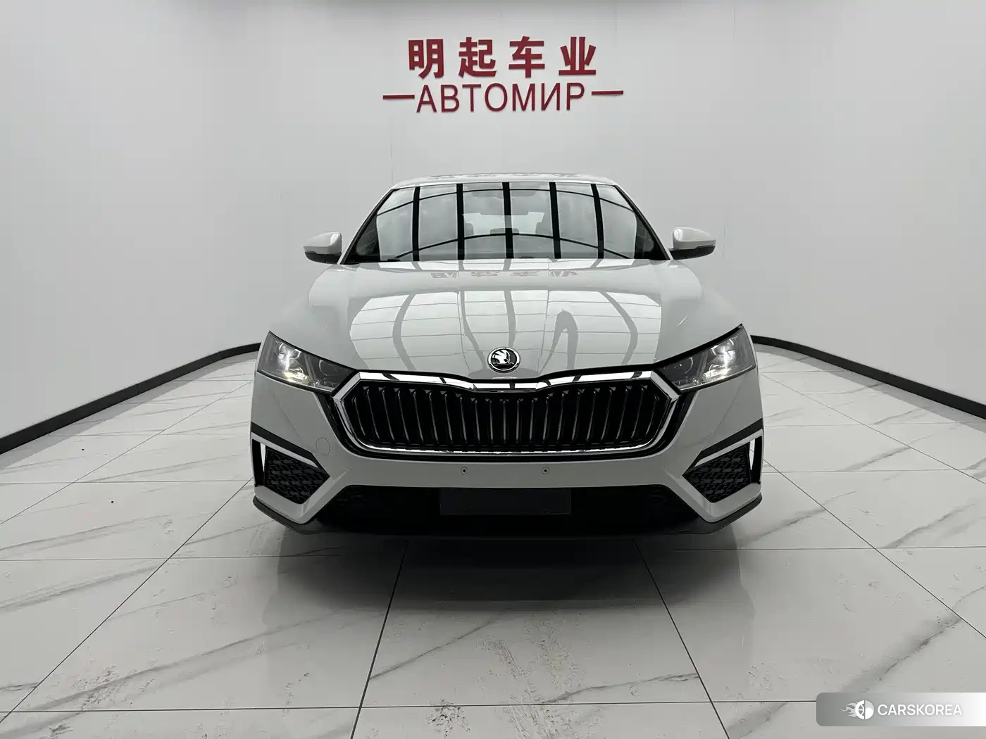 Skoda Octavia 2023 Белый из Китая, фото 2