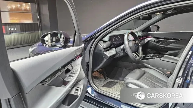 BMW 5 Series (G60) 2023 Черный из Кореи, фото 2