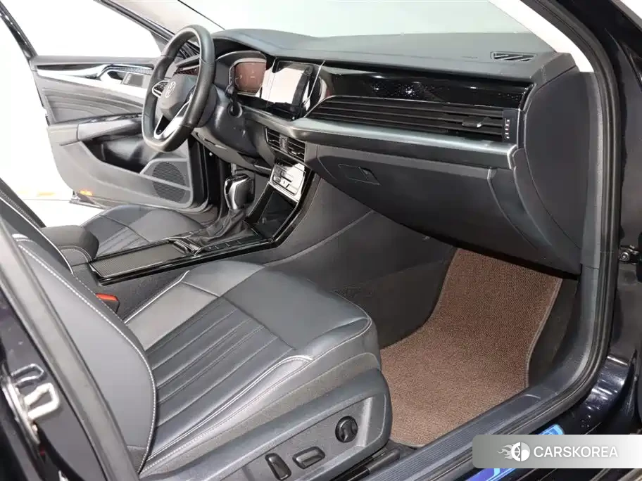 Volkswagen Passat 2023 Черный из Китая, фото 2