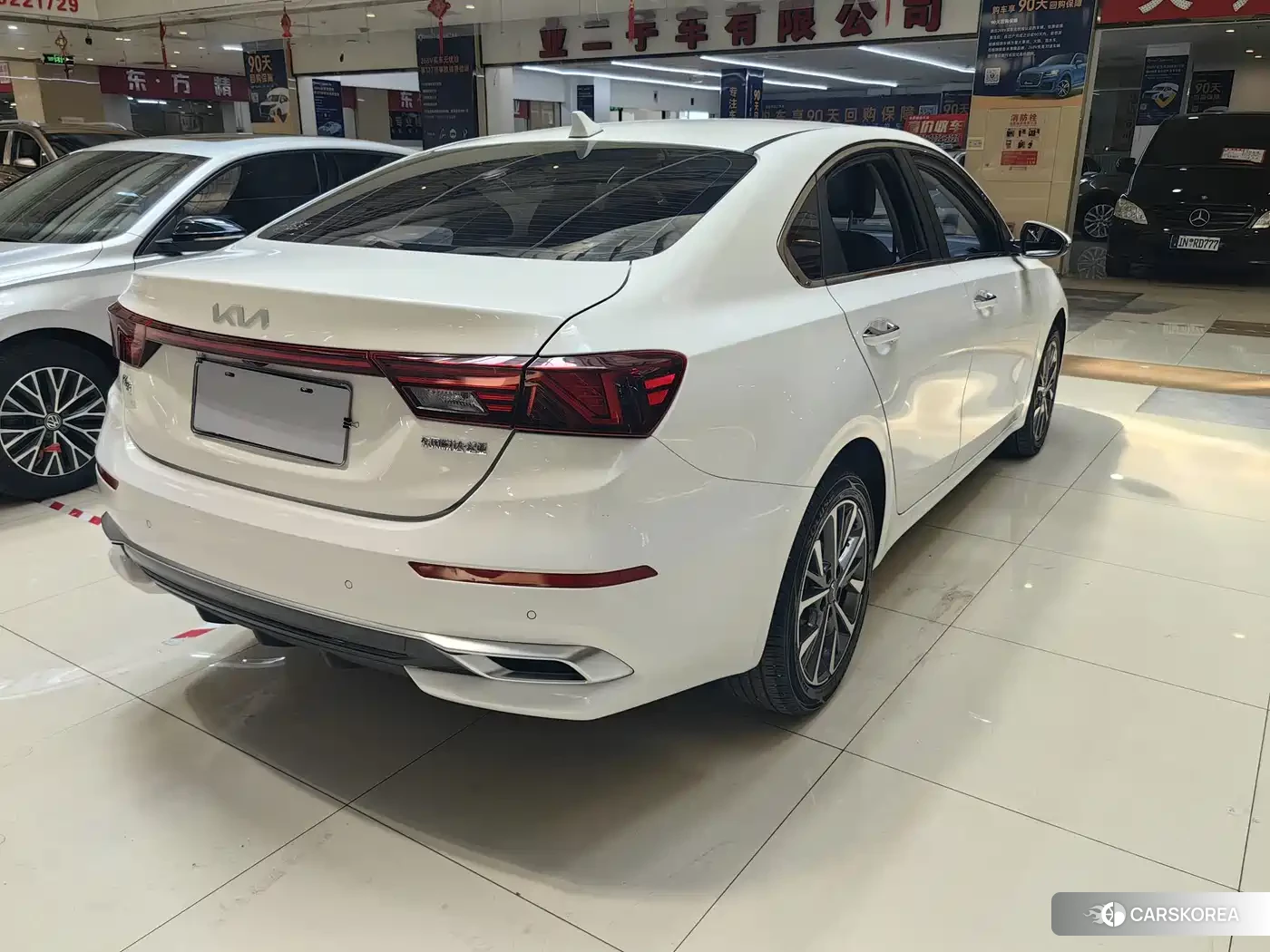 Kia K3 2022 Белый из Китая, фото 2