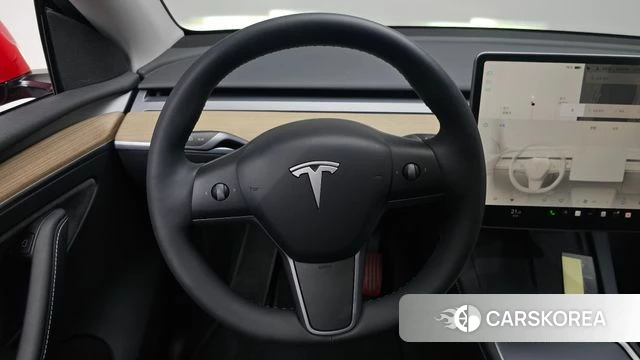 Tesla Model Y 2023 Красный из Кореи, фото 2