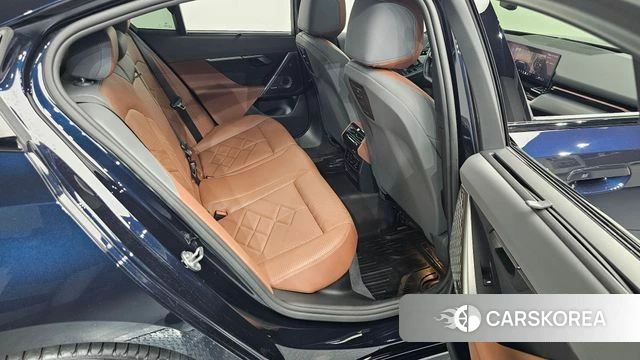 BMW 5 Series (G60) 2024 Черный из Кореи, фото 2