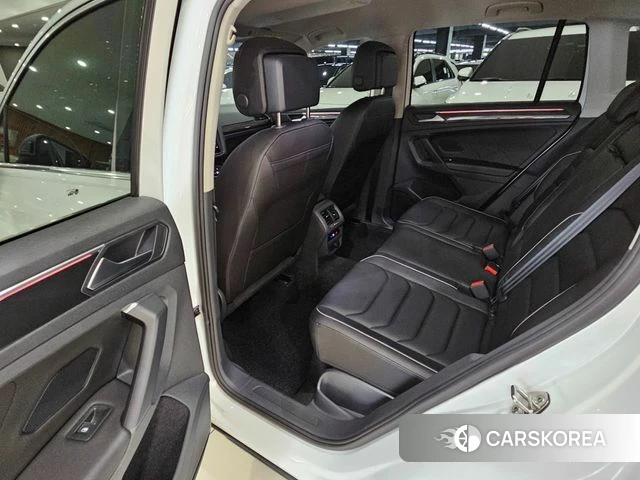 Volkswagen Tiguan second Generation 2023 Белый из Кореи, фото 2