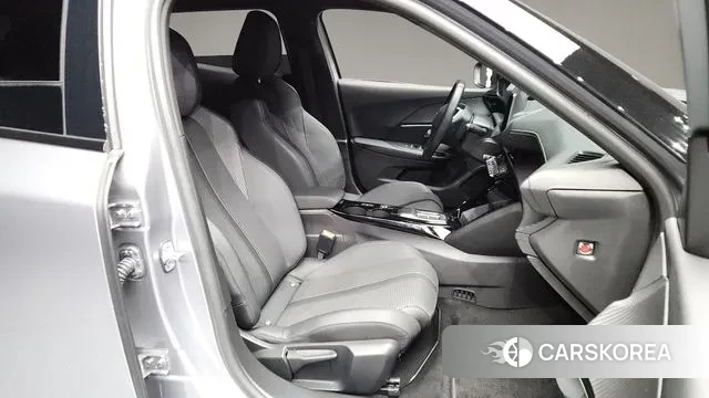 Peugeot e-2008 second generation 2023 Серебристо-серый из Кореи, фото 2