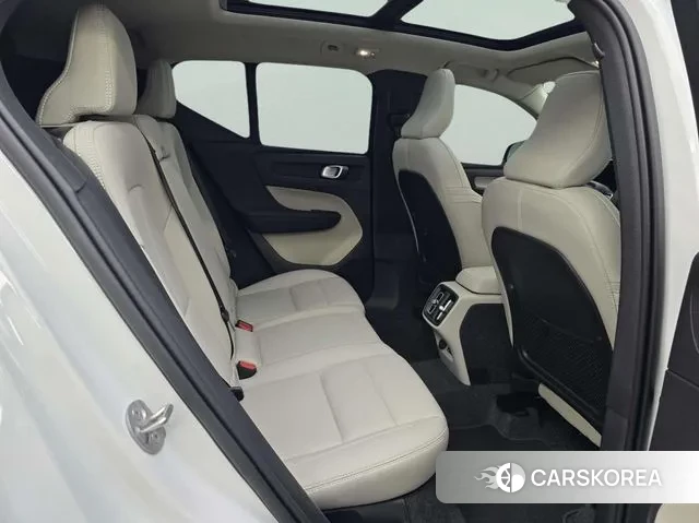 Volvo XC40 2025 Белый из Кореи, фото 2