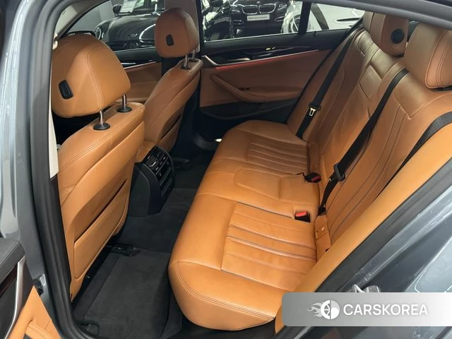 BMW 5 Series (G30) 2018 Серебристо-серый из Кореи, фото 2