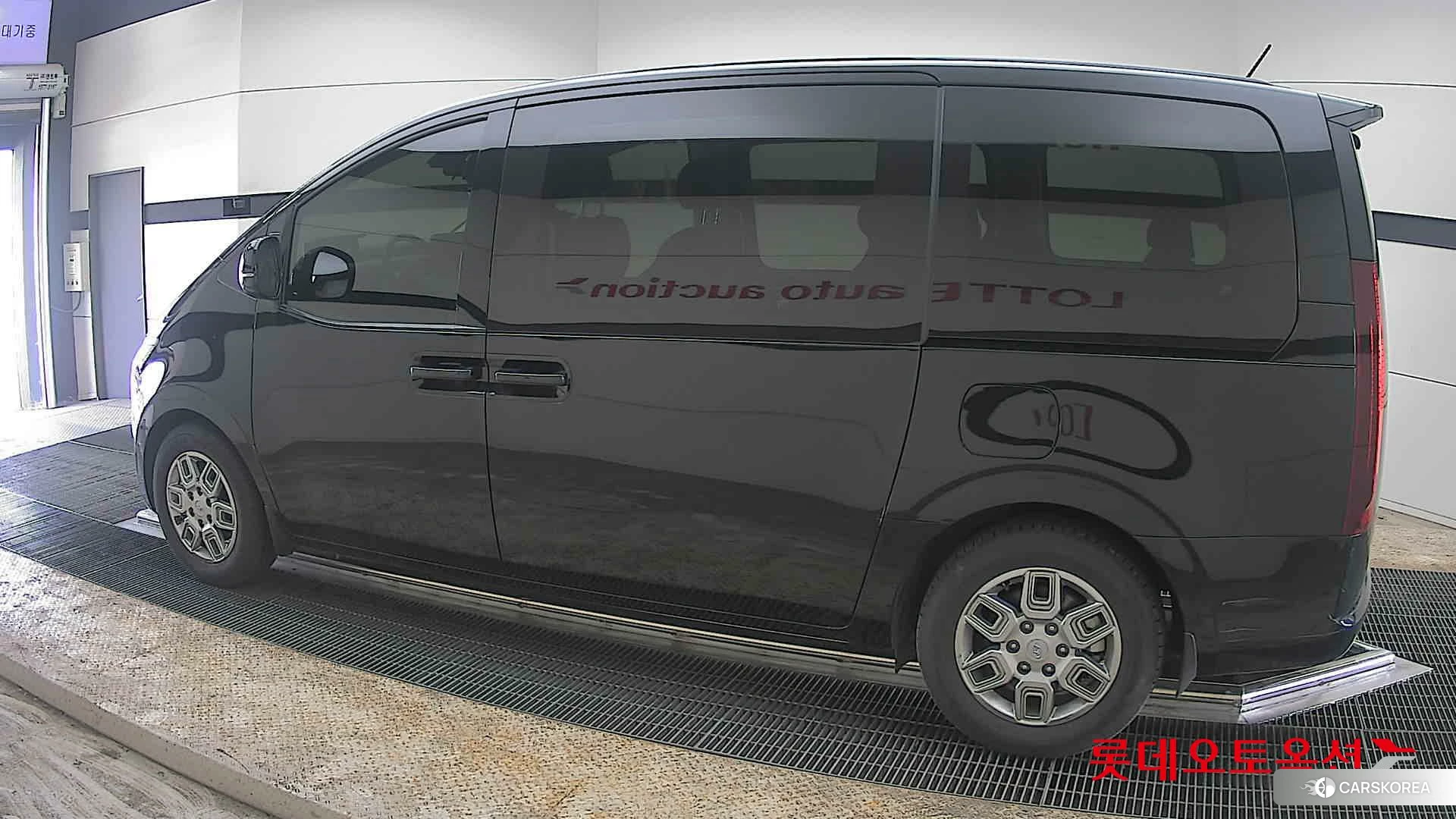 Hyundai Staria 2023 Abyss Black Pearl из Кореи, фото 2