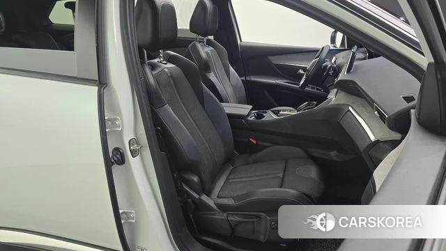 Peugeot 5008 second generation 2022 Белый из Кореи, фото 2
