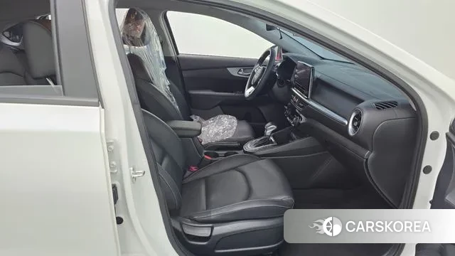 Kia The New K3 2nd generation 2021 Белый из Кореи, фото 2