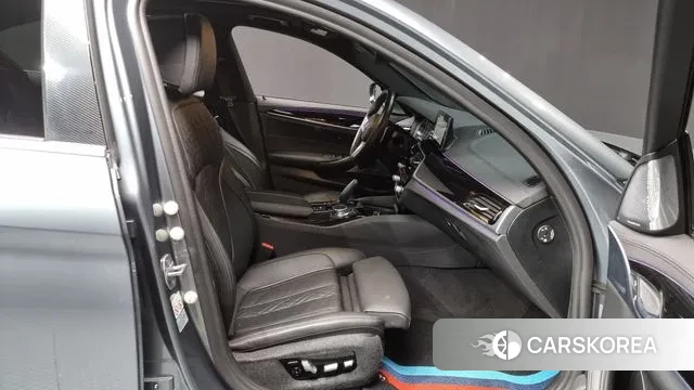 BMW 5 Series (G30) 2019 Серый из Кореи, фото 2