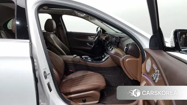 Mercedes-Benz E-Class W213 2019 Белый из Кореи, фото 2