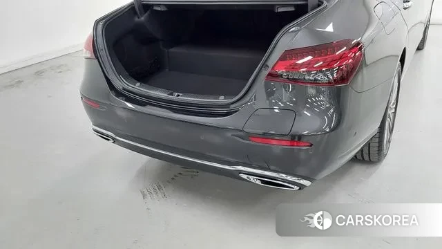 Mercedes-Benz E-Class W213 2022 Серый из Кореи, фото 2