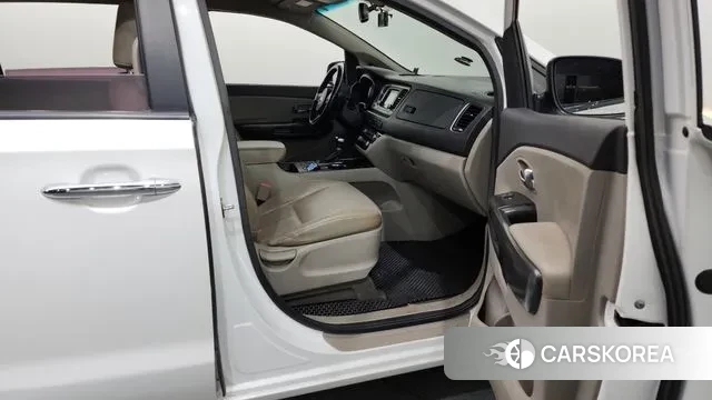 Kia The New Carnival 2018 Белый из Кореи, фото 2