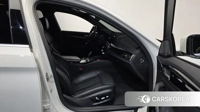 BMW 5 Series (G30) 2021 Белый из Кореи, фото 2