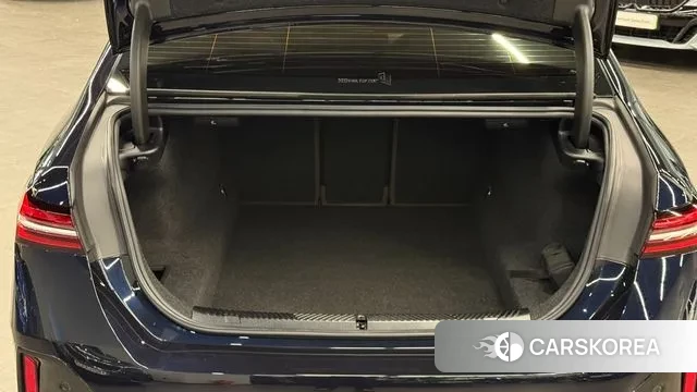 BMW 5 Series (G60) 2024 Черный из Кореи, фото 2