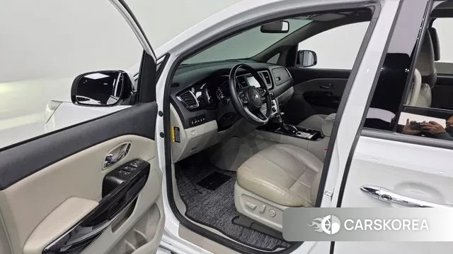 Kia The New Carnival 2018 Белый из Кореи, фото 2