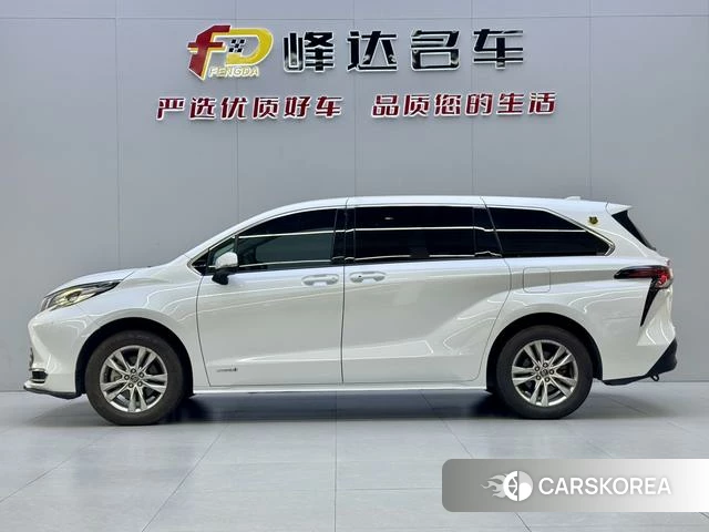 Toyota Saina 2024 Белый из Китая, фото 2