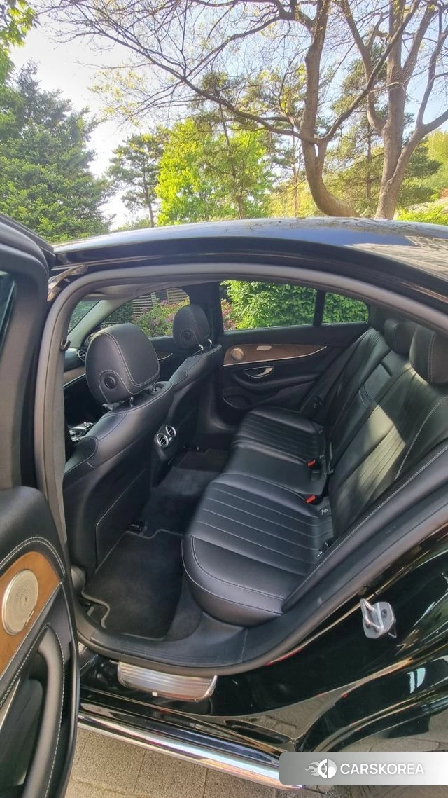 Mercedes-Benz E-Class W213 2019 Черный из Кореи, фото 2