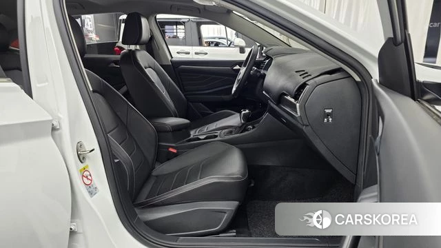 Volkswagen 7th Generation of Jetta 2023 Белый из Кореи, фото 2