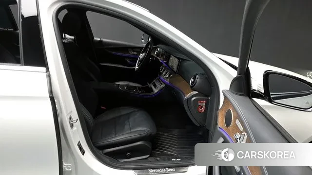 Mercedes-Benz E-Class W213 2021 Белый из Кореи, фото 2