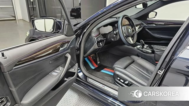 BMW 5 Series (G30) 2022 Черный из Кореи, фото 2