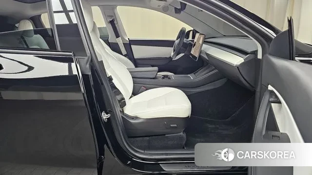 Tesla Model Y 2021 Черный из Кореи, фото 2