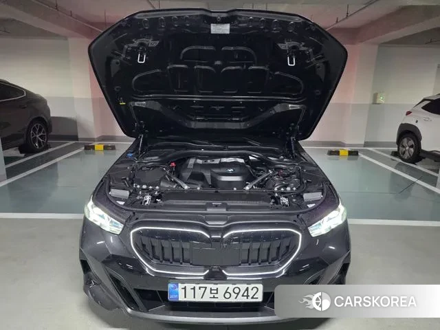 BMW 5 Series (G60) 2024 Серый из Кореи, фото 2