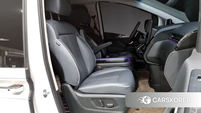 Hyundai Staria 2022 Белый из Кореи, фото 2