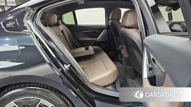 BMW 5 Series (G60) 2025 Черный из Кореи, фото 2