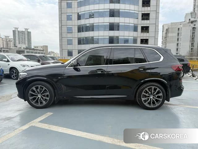 BMW X5 (imported) 2021 Черный из Китая, фото 2