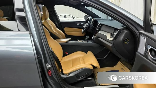 Volvo XC60 second Generation 2019 Серебристо-серый из Кореи, фото 2