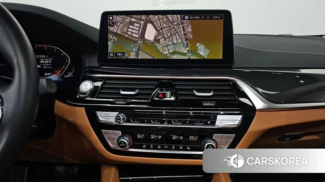 BMW 5 Series (G30) 2022 Серебристо-серый из Кореи, фото 2