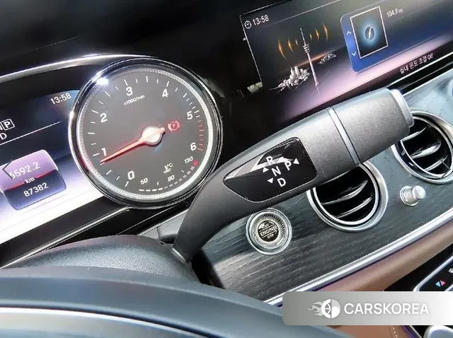 Mercedes-Benz E-Class W213 2018 Белый из Кореи, фото 2