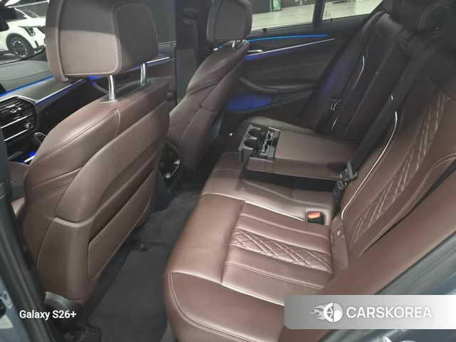 BMW 5 Series (G30) 2018 Серый из Кореи, фото 2