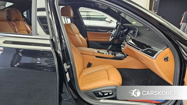 BMW 7 Series (G11) 2022 Черный из Кореи, фото 2