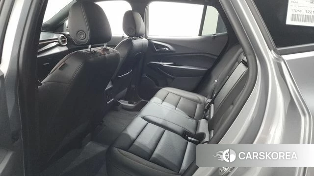 Chevrolet (GM Daewoo) Trax Crossover 2024 Серебристо-серый из Кореи, фото 2