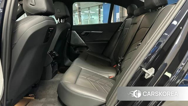 BMW 5 Series (G60) 2025 Черный из Кореи, фото 2