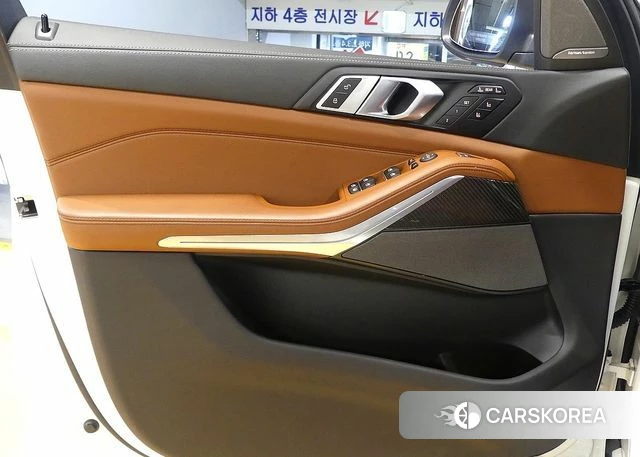 BMW X7 (G07) 2025 Белый из Кореи, фото 2